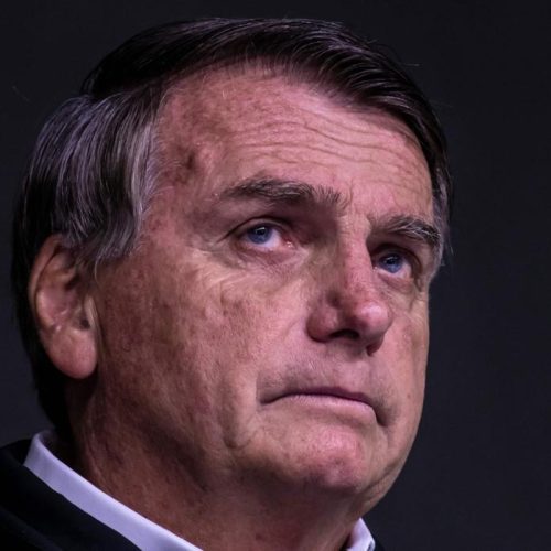Bolsonaro apresenta defesa, nega golpe e insiste que julgamento ocorra no plenário