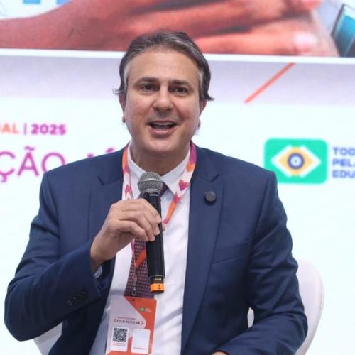 Piso dos professores: Camilo Santana defende mudar data-base e diz que Governo mandará projeto ao Congresso