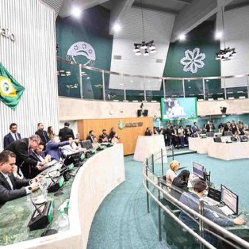 Deputados aprovam projeto que prevê nomeação de policiais civis antes da realização do curso de treinamento, no Ceará